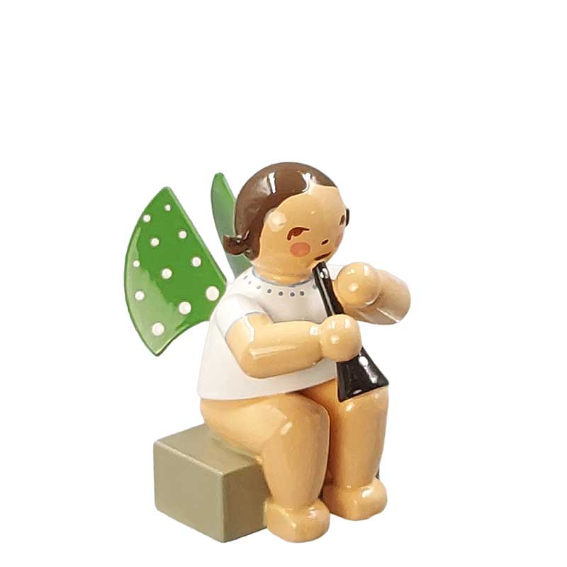 Engel mit Klarinette sitzend