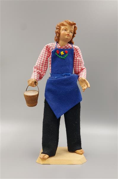 Hirtenbub mit blauer Schürze Hirtenbub mit blauer Schürze