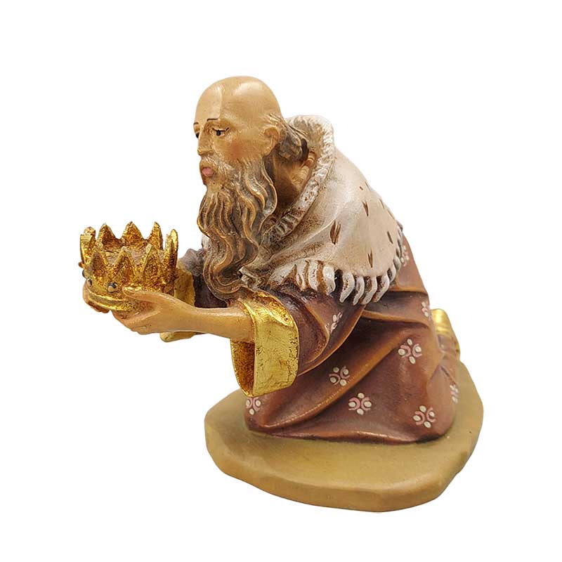 König kniend