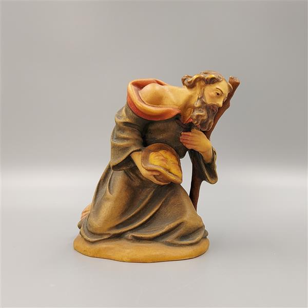 Hirt kniend mit Stock