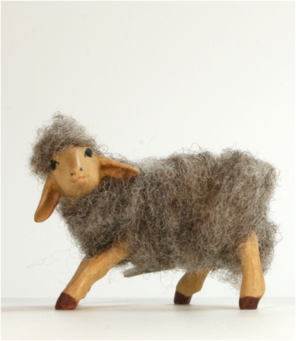 Lamm stehend
