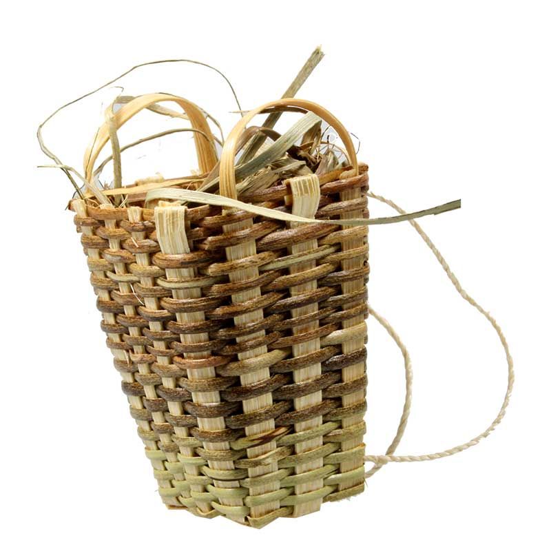 Korb m. Riemen und mit Seegras gefüllt Korb m. Riemen und mit Seegras gefüllt