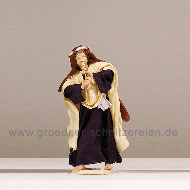 Junge mit Flöte stehend