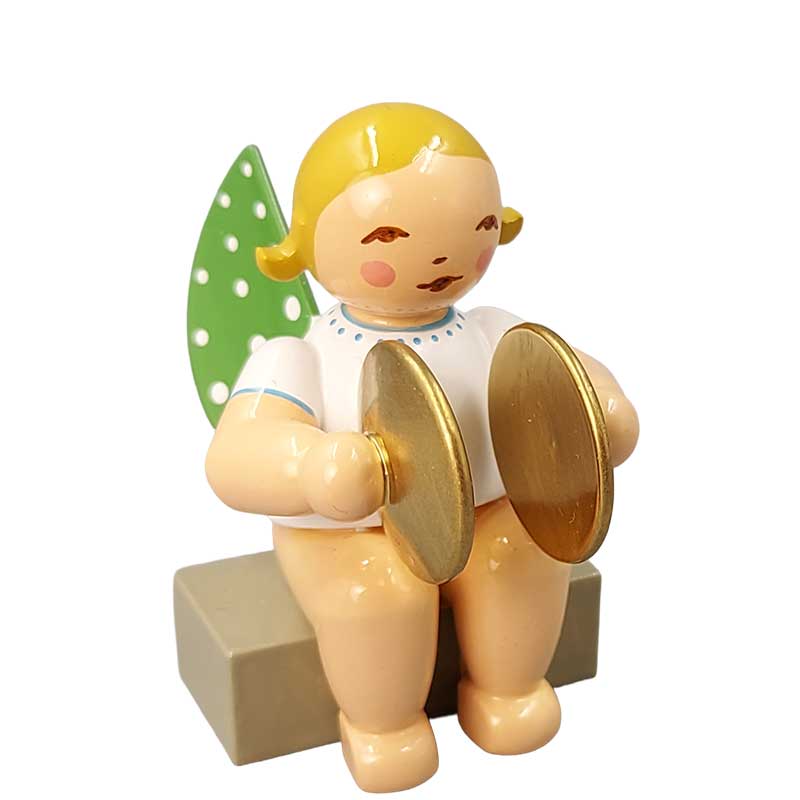Engel mit Becken sitzend