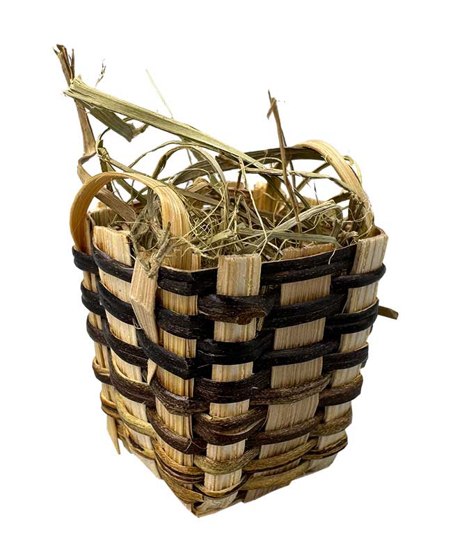 Korb m. Riemen und mit Seegras gefüllt