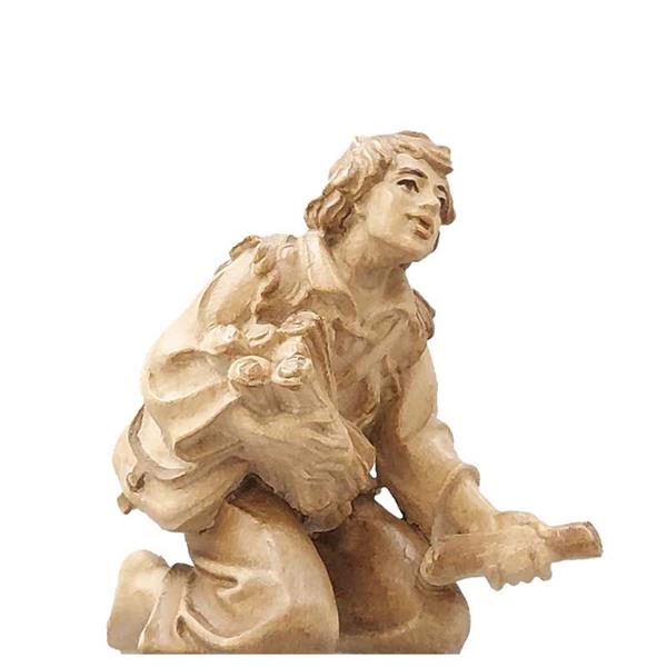 Hirt kniend am Lagerfeuer Hirt kniend am Lagerfeuer