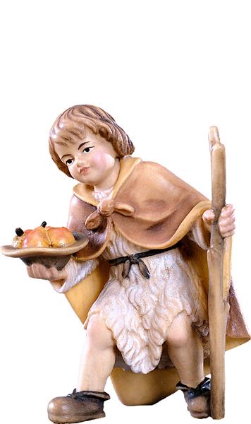 Junge mit Früchten