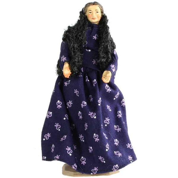 Hirtin alt mit Kleid und Schal