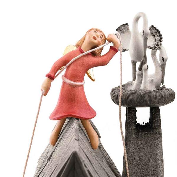 Abseilender Engel auf Giebel Abseilender Engel auf Giebel