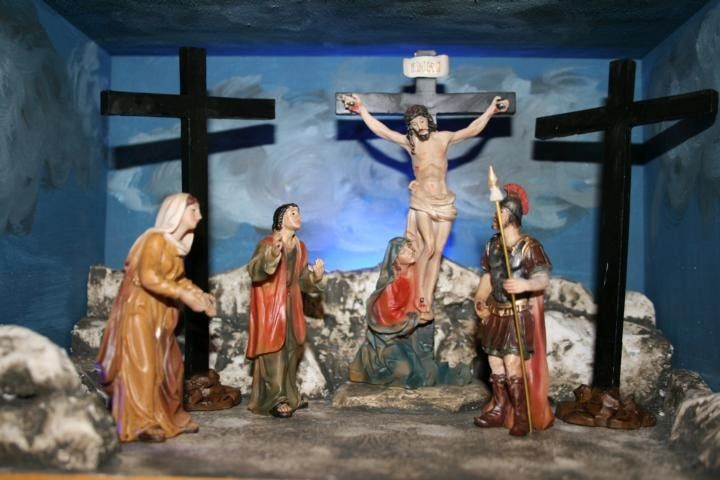 Passionsfiguren - Kreuzigung - 4 Figuren u. Kreuz Passionsfiguren - Kreuzigung - 4 Figuren u. Kreuz