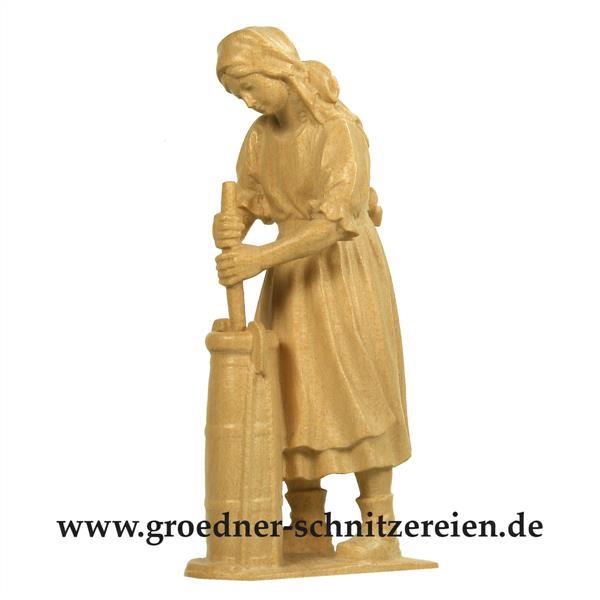 Baeuerin beim Butterschlagen Baeuerin beim Butterschlagen